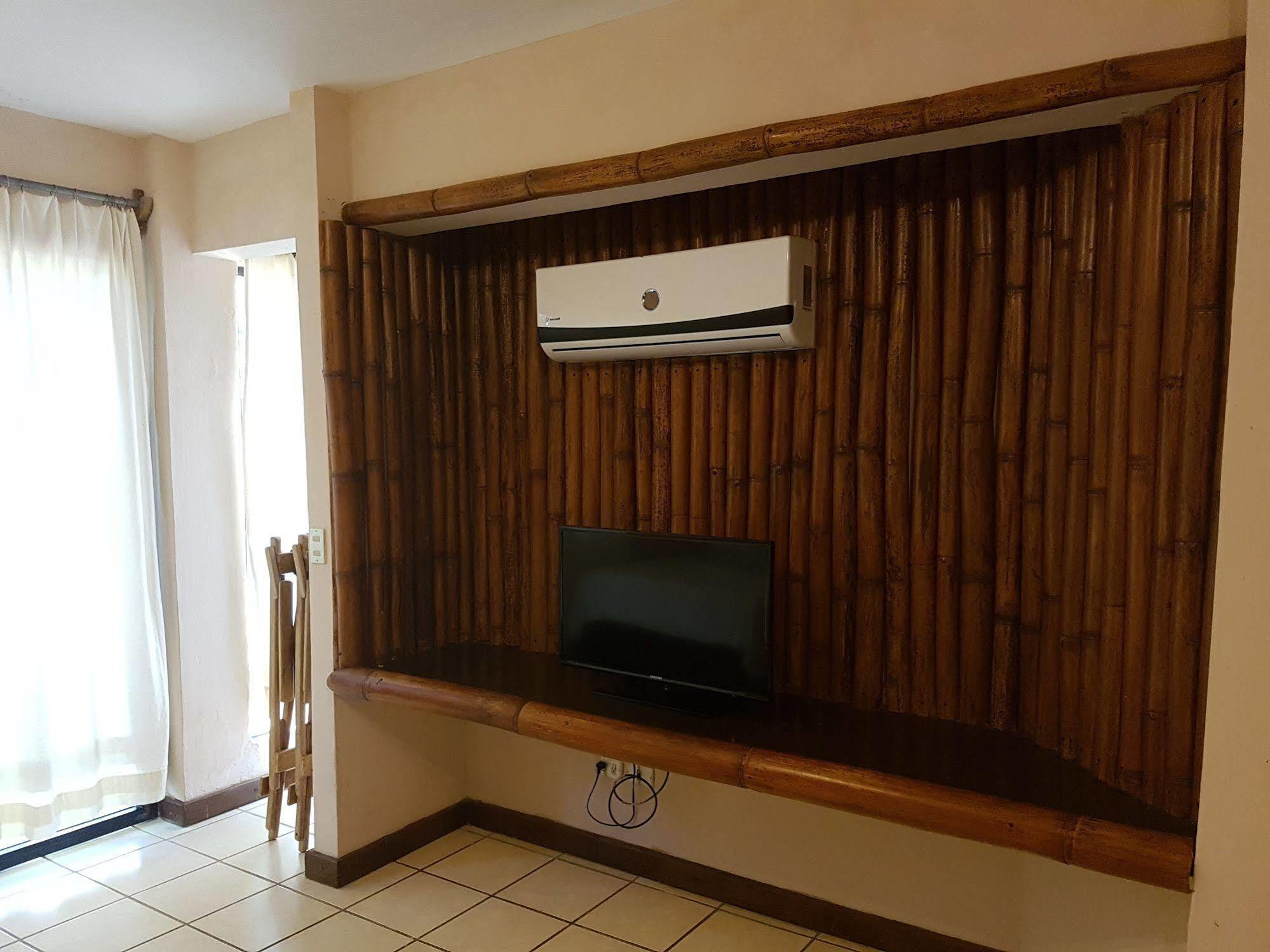 Banana Palms Hotel Rio Dulce Exterior photo